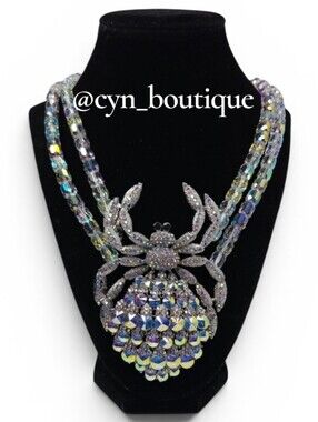 🕷▪️Eye candy▪️ Iridescent Zinc Alloy Glass Crystal Spider Statement Necklace